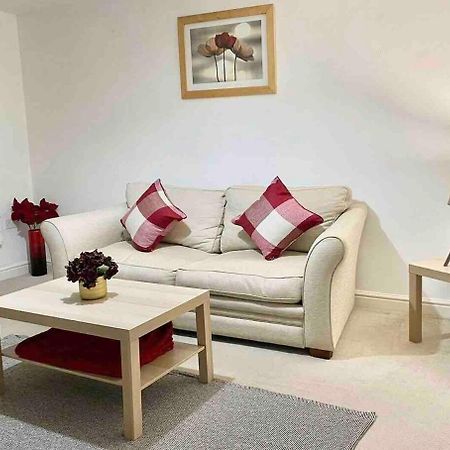 Great Home In Lovely Area With Parking, Sleeps 6 Folkestone Eksteriør bilde