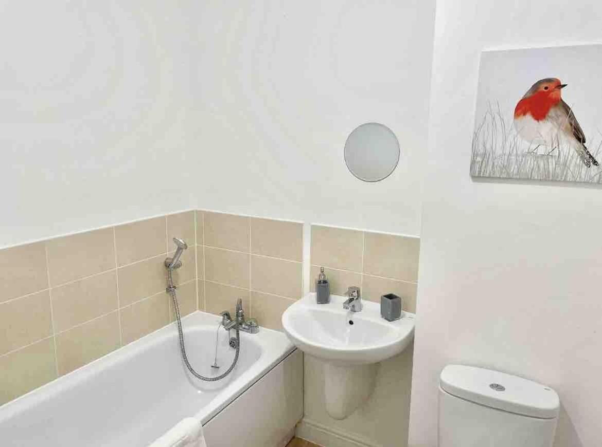 Great Home In Lovely Area With Parking, Sleeps 6 Folkestone Eksteriør bilde