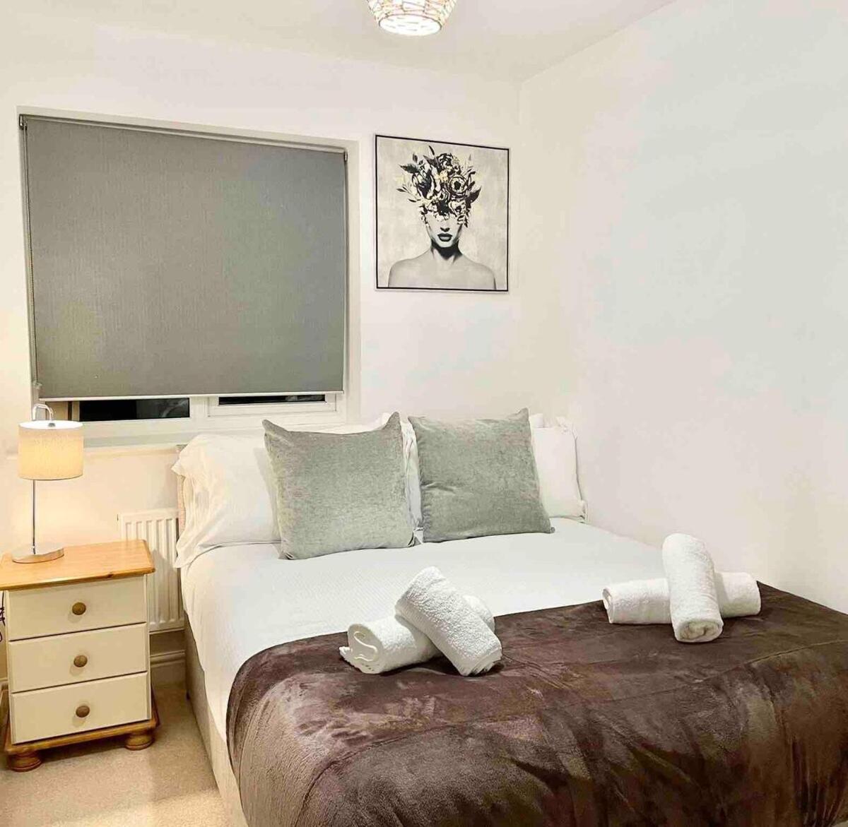 Great Home In Lovely Area With Parking, Sleeps 6 Folkestone Eksteriør bilde