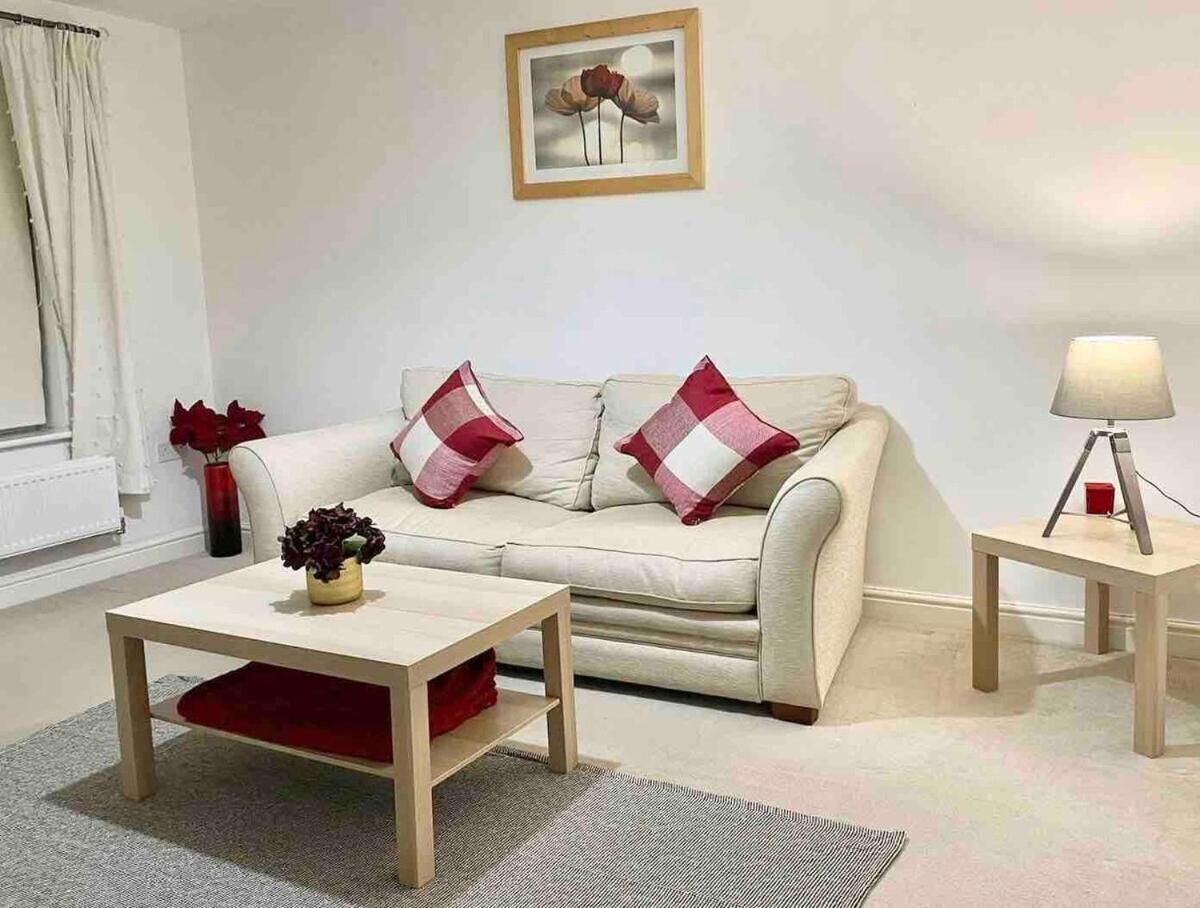 Great Home In Lovely Area With Parking, Sleeps 6 Folkestone Eksteriør bilde