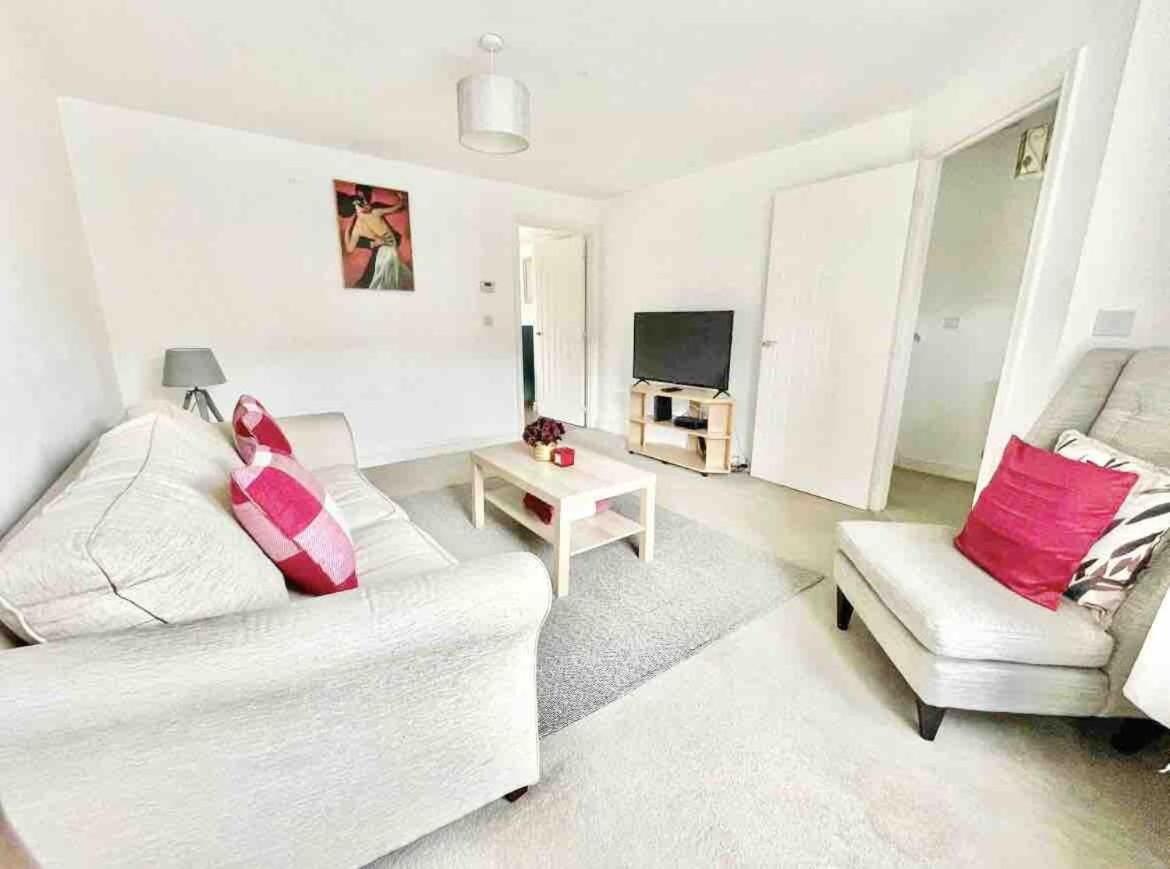 Great Home In Lovely Area With Parking, Sleeps 6 Folkestone Eksteriør bilde
