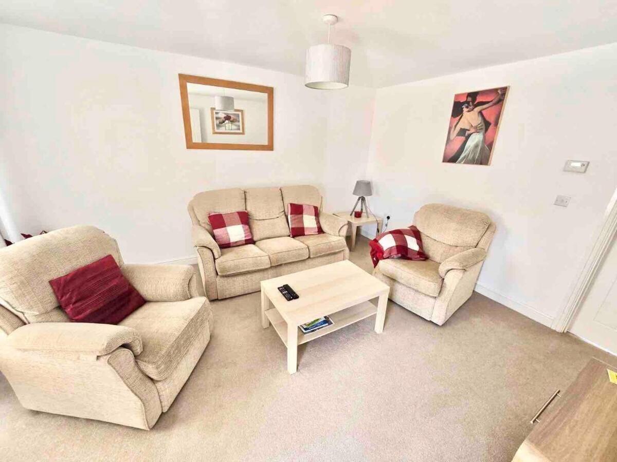 Great Home In Lovely Area With Parking, Sleeps 6 Folkestone Eksteriør bilde